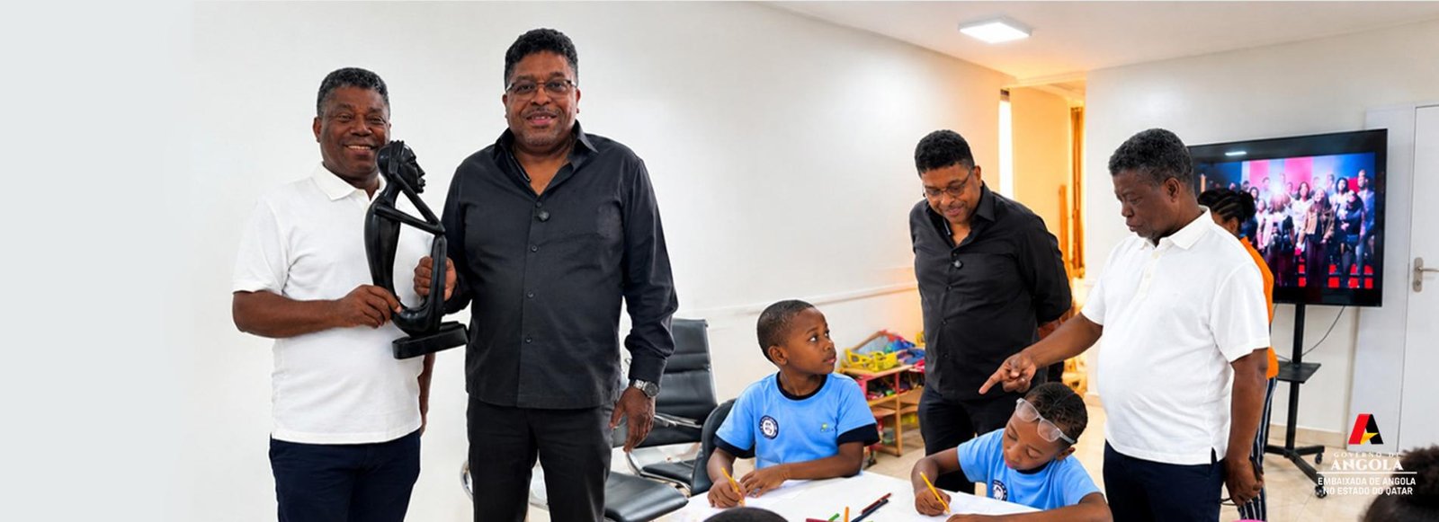 EMBAIXADOR ANTÓNIO RAMOS DA CRUZ, VISITA O CEA-CENTRO EDUCACIONAL DE ARTES