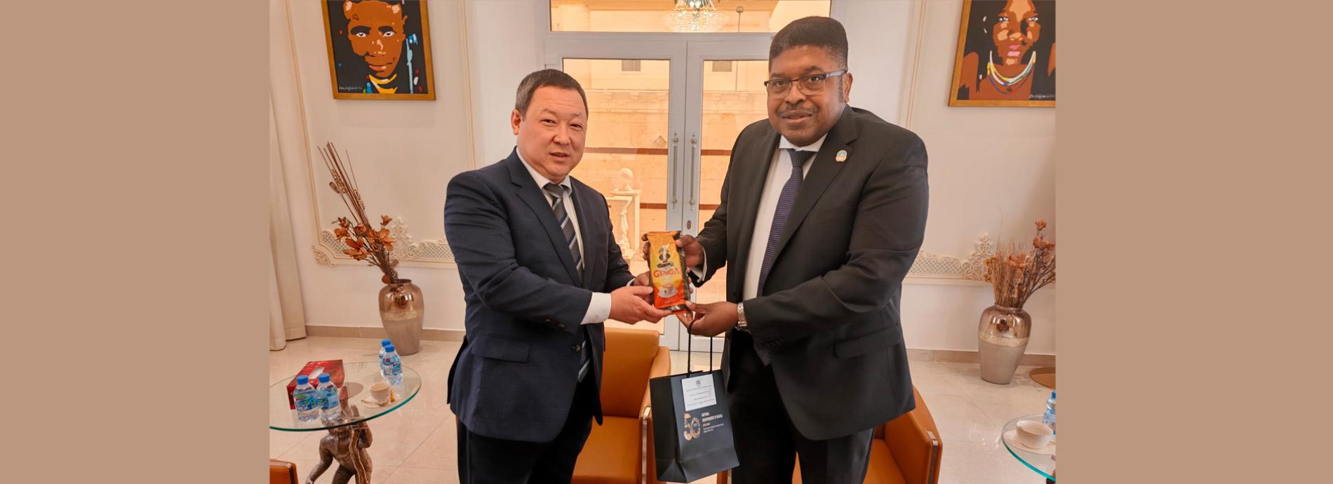 NOVO EMBAIXADOR DO QUIRGUISTÃO EFECTUA VISITA DE CORTESIA A EMBAIXADA DE ANGOLA
