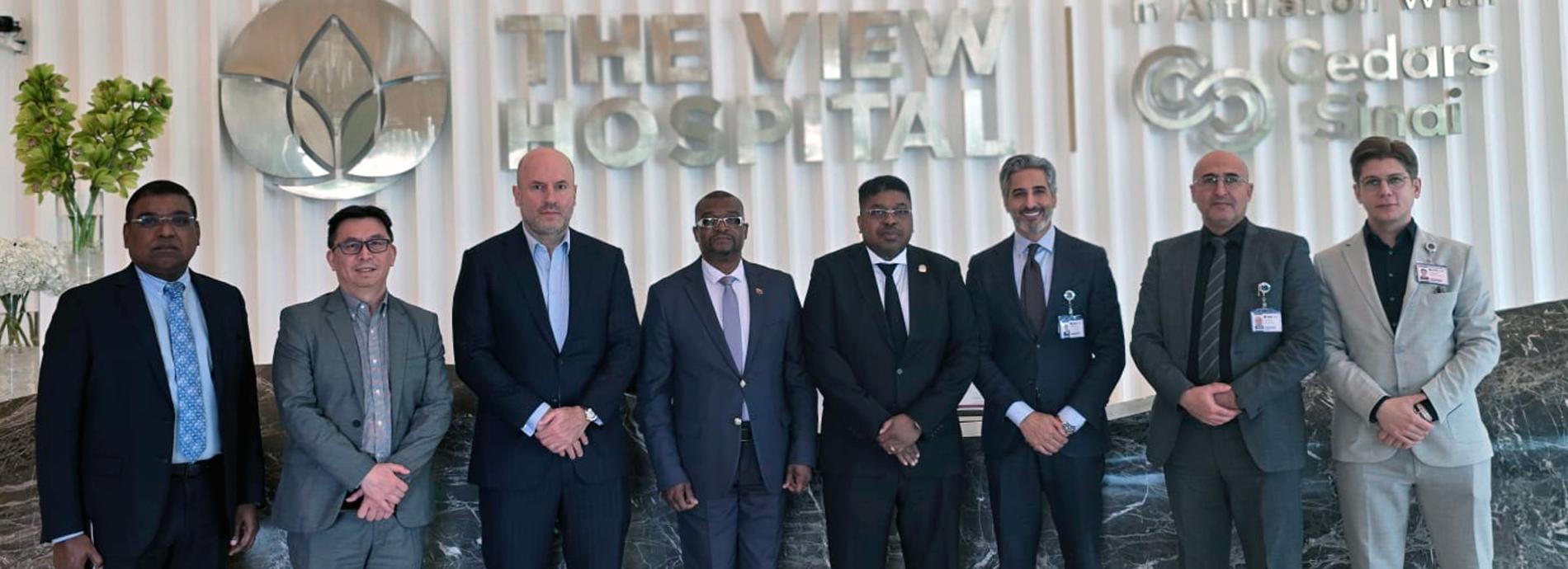 Embaixador de Angola no Estado do Qatar visita The View Hospital em Doha