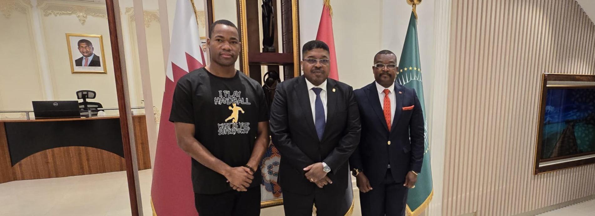 visita do jogador Angolano, Adelino Anderson Pestana conhecido carinhosamente como "Amarelo", à Embaixada de Angola no Estado do Qatar.