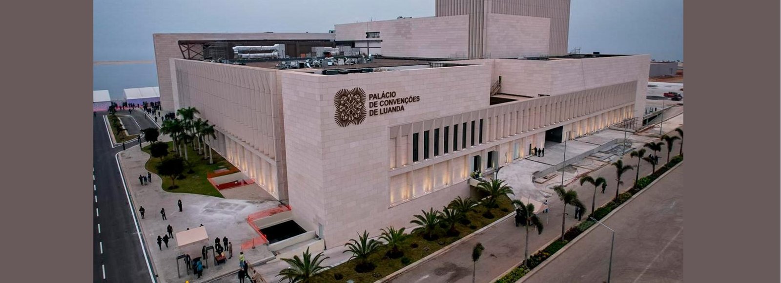 PRESIDENTE DA REPÚBLICA INAUGURA PALÁCIO DE CONVENÇÕES DE LUANDA