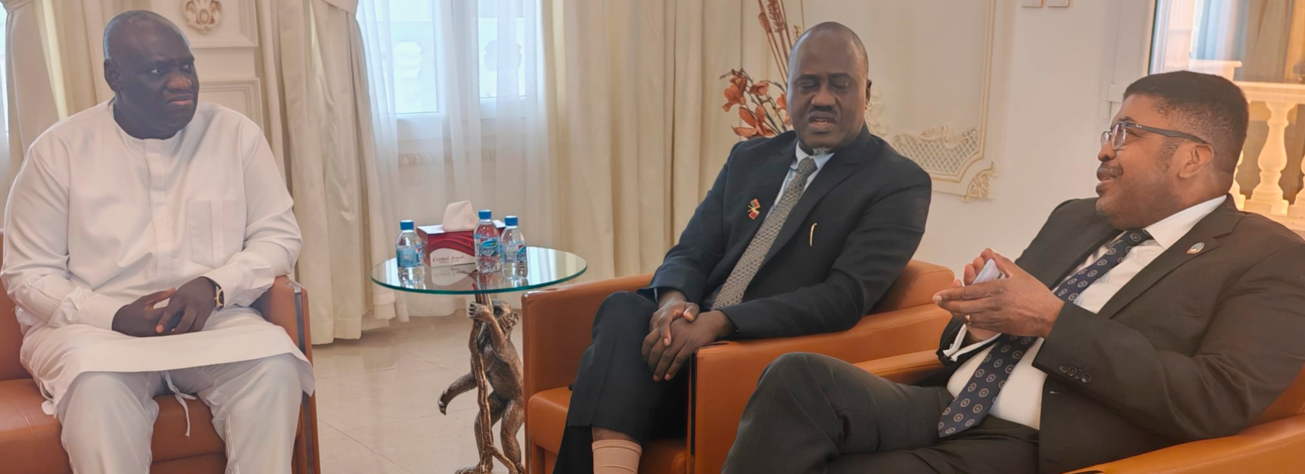 NOVO EMBAIXADOR DA GÂMBIA EFECTUA VISITA DE CORTESIA À EMBAIXADA DE ANGOLA NO QATAR